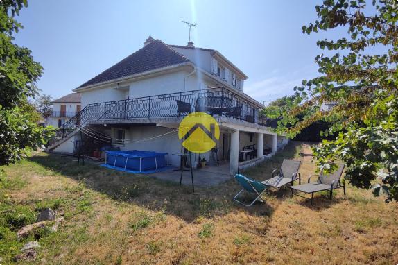 PAVILLON SUR SOUS-SOL T7 150 m² 