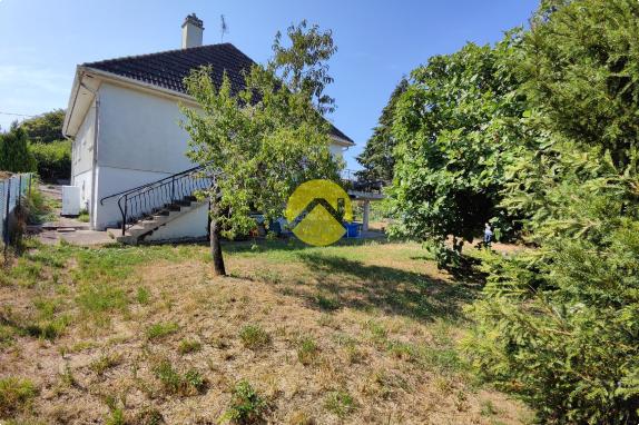 PAVILLON SUR SOUS-SOL T7 150 m² 