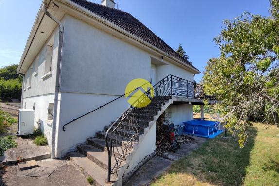 PAVILLON SUR SOUS-SOL T7 150 m² 