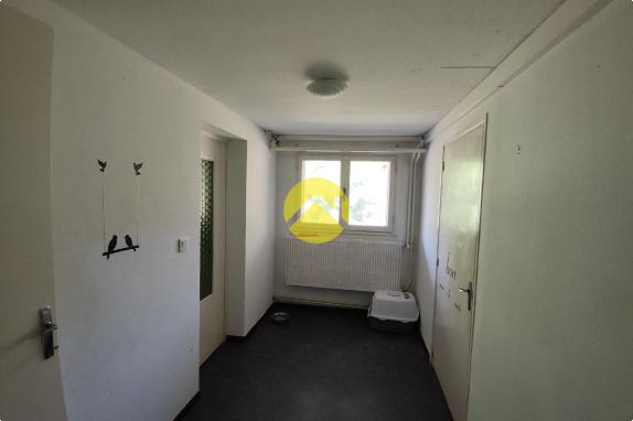 PAVILLON SUR SOUS-SOL T7 150 m² 