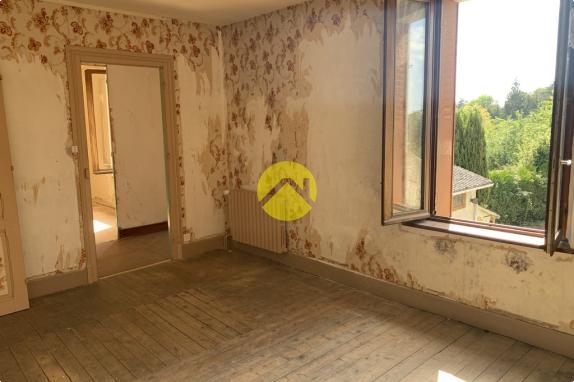 Belles surfaces au cœur du village