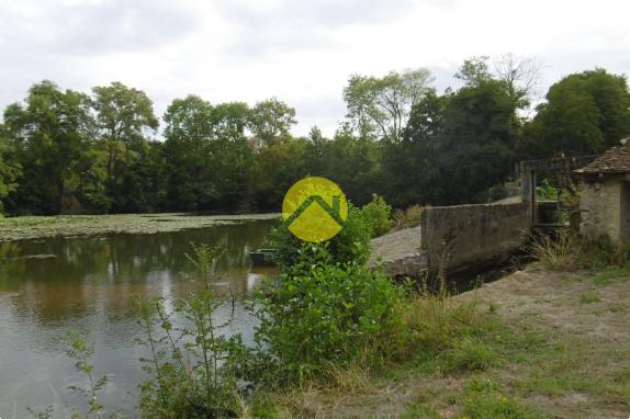 Vue sur la rivière.
