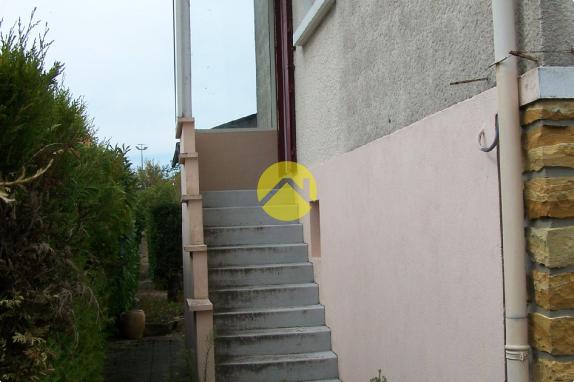 MAISON SUR SOUS SOL INDEPENDANTE