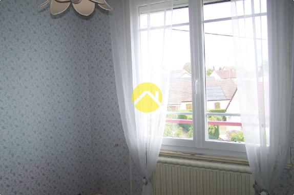 MAISON SUR SOUS SOL INDEPENDANTE