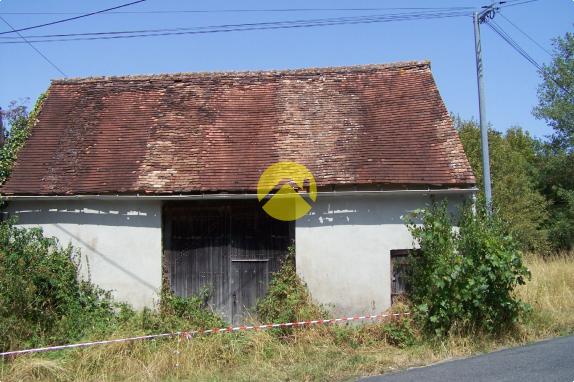  garage et 8 hectares attenant