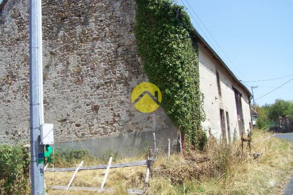  garage et 8 hectares attenant