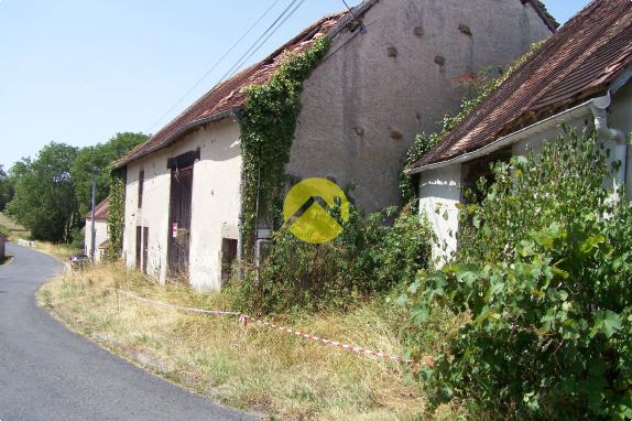  garage et 8 hectares attenant
