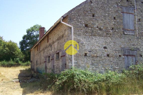  garage et 8 hectares attenant