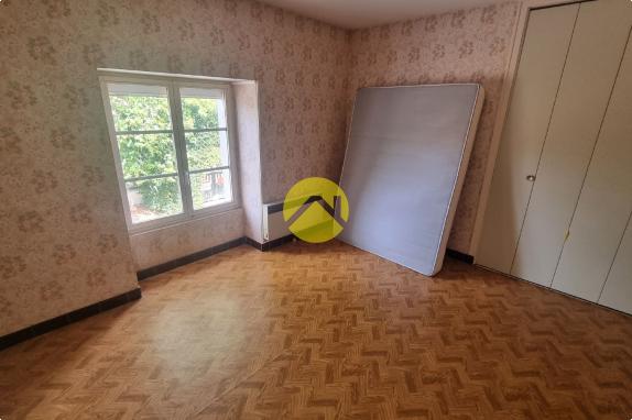 GROS POTENTIEL A RENOVER