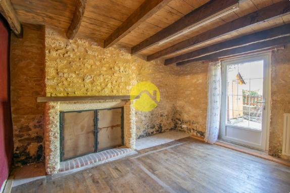 Maison en pierre au bord de Forêt