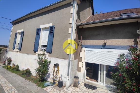 MAISON ANCIENNE AU BORD DU CANAL