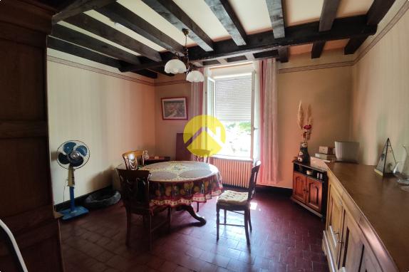 MAISON ANCIENNE AU BORD DU CANAL