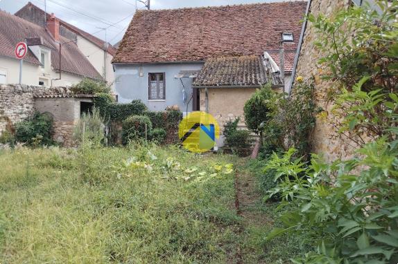 Jolie maison village avec commerces