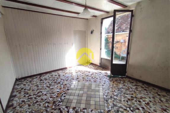 DE PLAIN-PIED DANS HAMEAU PAISIBLE
