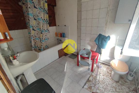 DE PLAIN-PIED DANS HAMEAU PAISIBLE