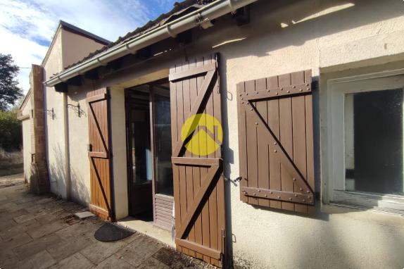 DE PLAIN-PIED DANS HAMEAU PAISIBLE