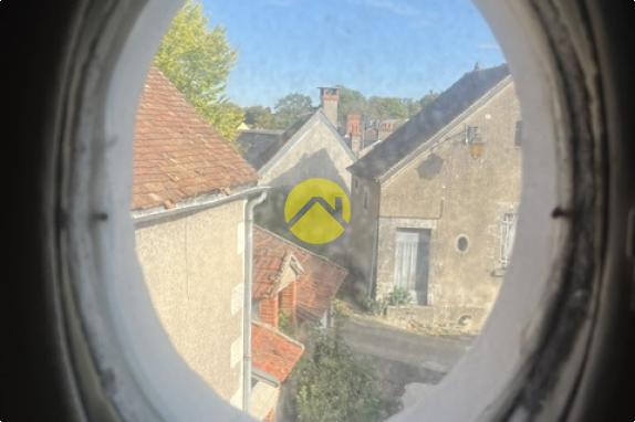 Niché dans le vignoble