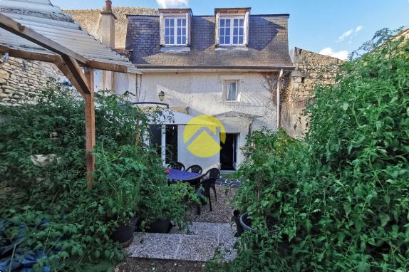 MAISON DE CENTRE VILLE AVEC JARDIN