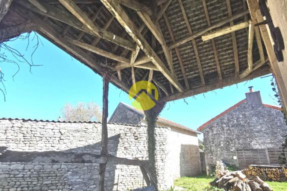 ENSEMBLE EN PIERRE A RENOVER