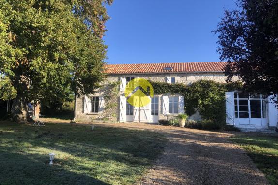 SPLENDIDE MAISON A LA CAMPAGNE