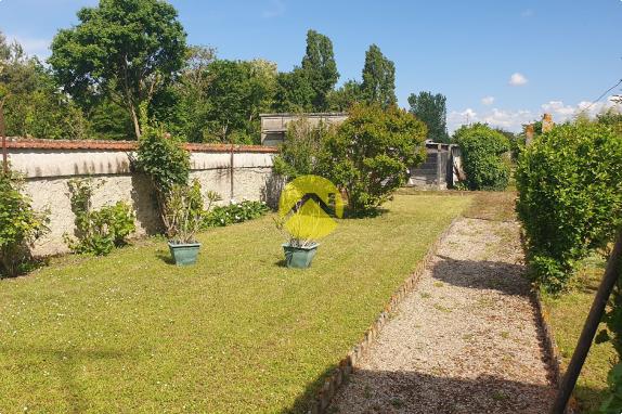 GRAND JARDIN ET CHAMBRE AU RDC