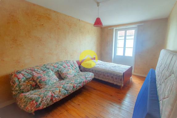 GRAND JARDIN ET CHAMBRE AU RDC