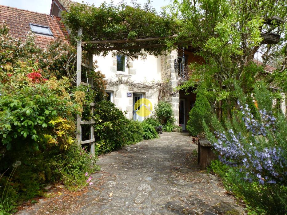 Maison avec terrain 7HA