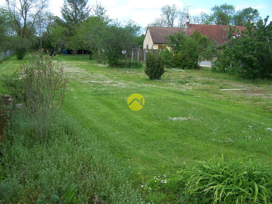 TERRAIN DE 1500 M² CLOS