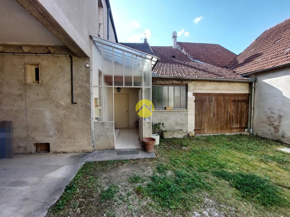 MAISON AVEC JARDIN-COUR-GARAGE