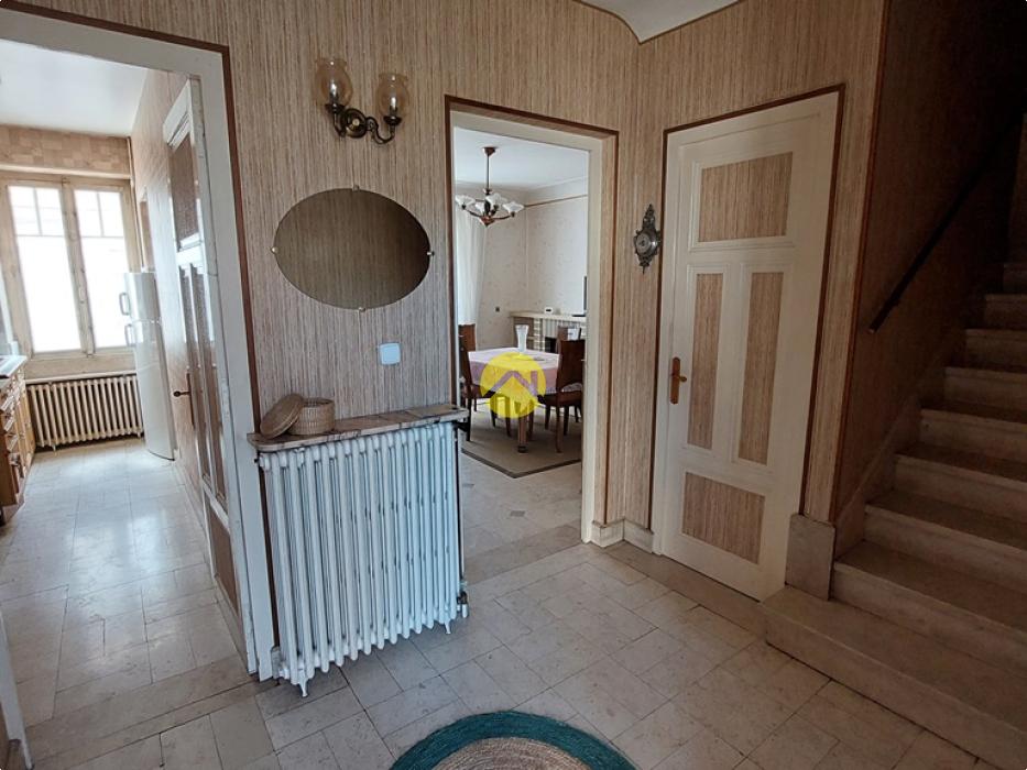 MAISON AVEC JARDIN-COUR-GARAGE