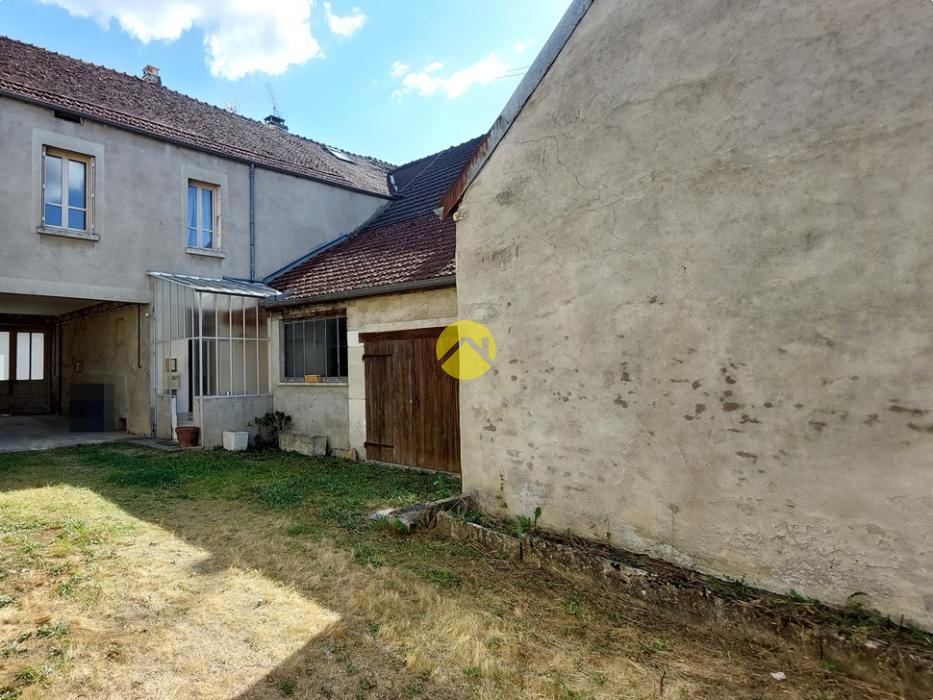 MAISON AVEC JARDIN-COUR-GARAGE