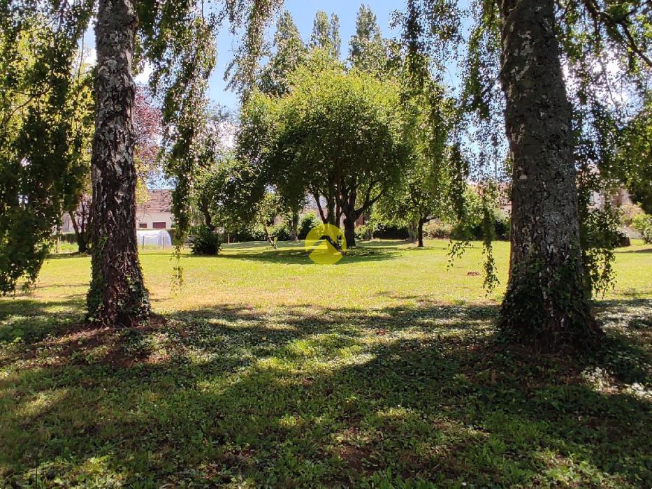Terrain arboré de 1670 m²