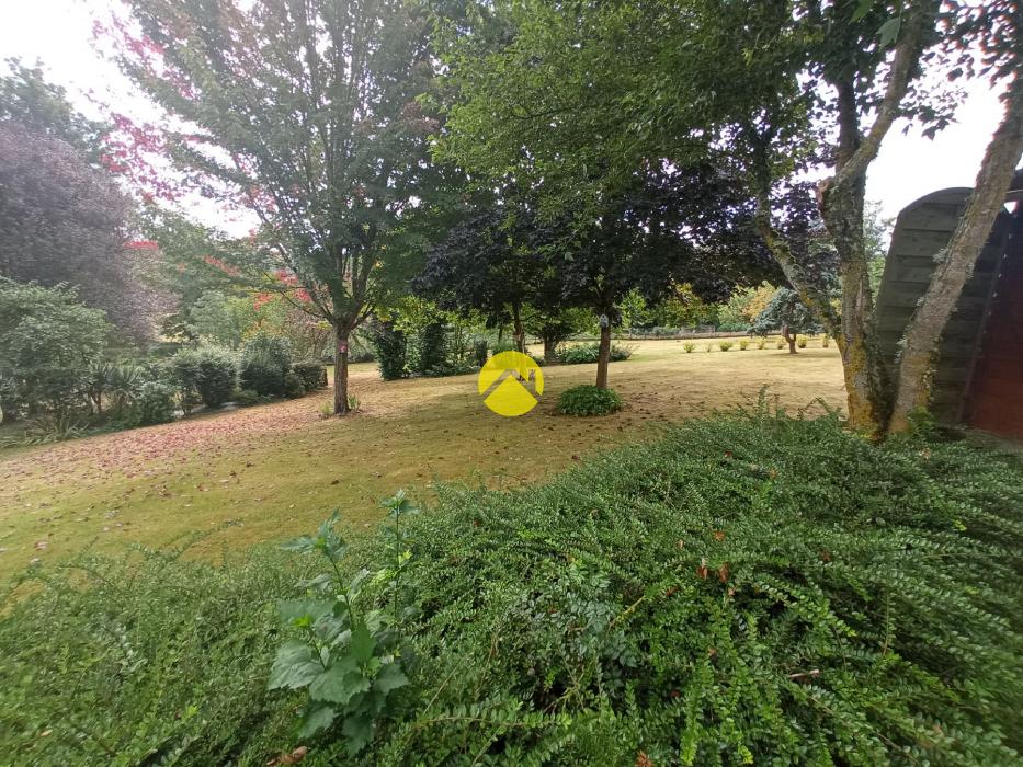 Maison avec jardin paysagé