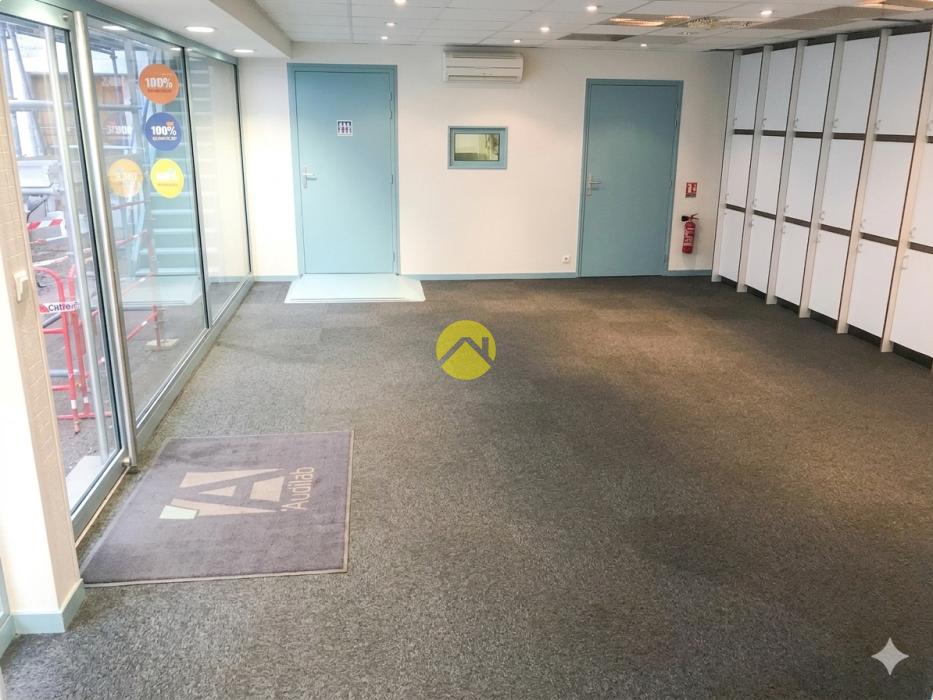 LOCAL 123M² + 3 PARKINGS