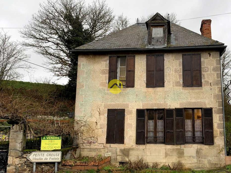 MAISON  AVEC TERRAIN 6300 M²