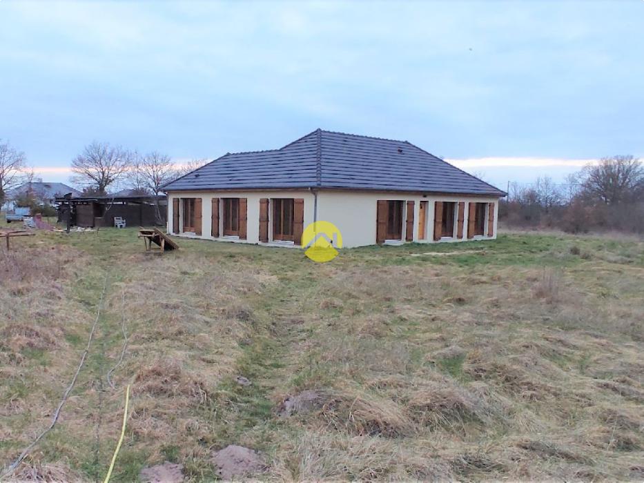 Maison au calme avec étang 