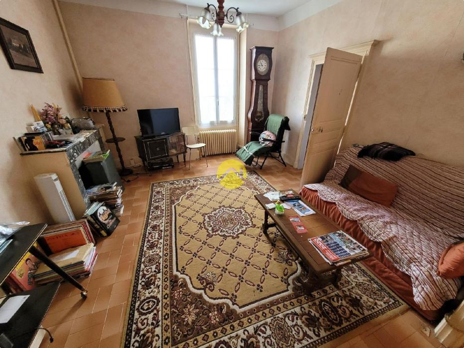 Charme et authenticité : Maison de pierre à rénover