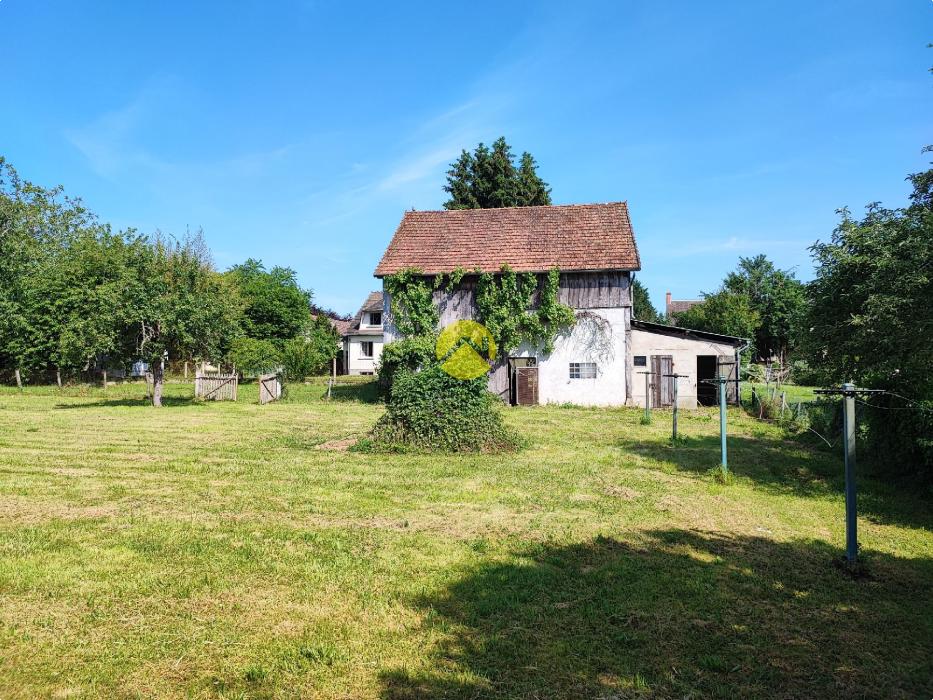 Lot de deux maisons de bourg .