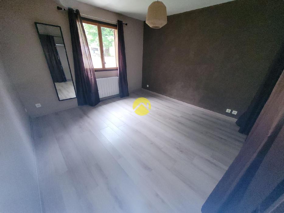 maison 3 chambres .  