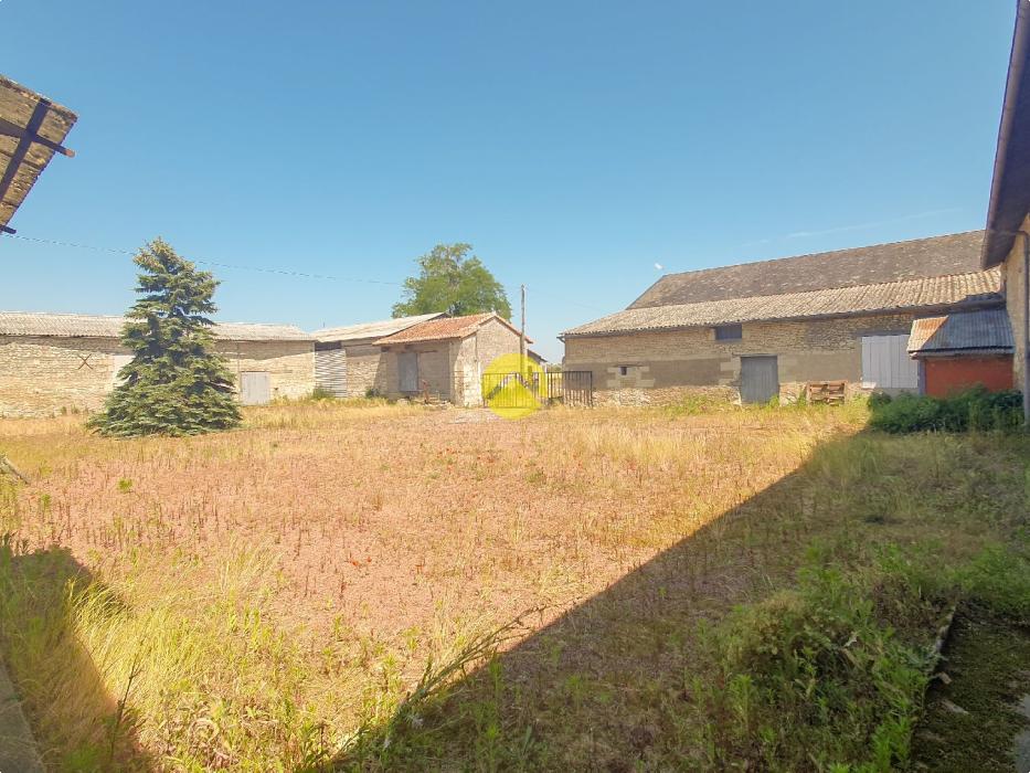 2 MAISONS, GRAND TERRAIN 