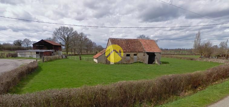 Terrain avec ancienne bâtisse