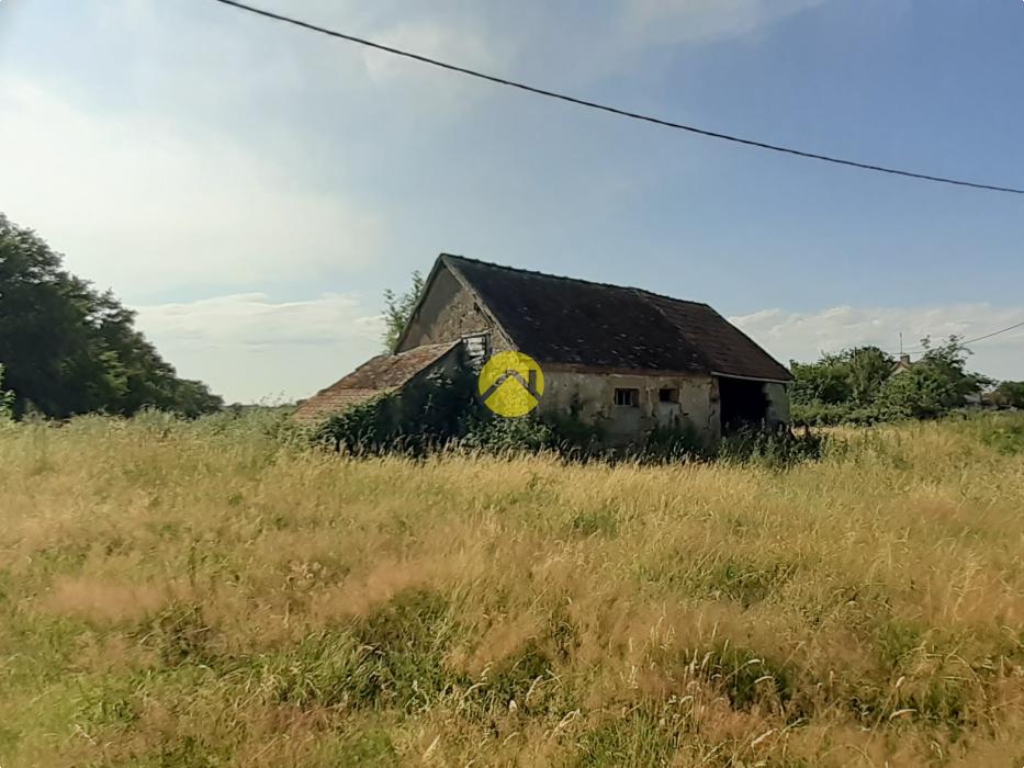 Terrain avec ancienne bâtisse