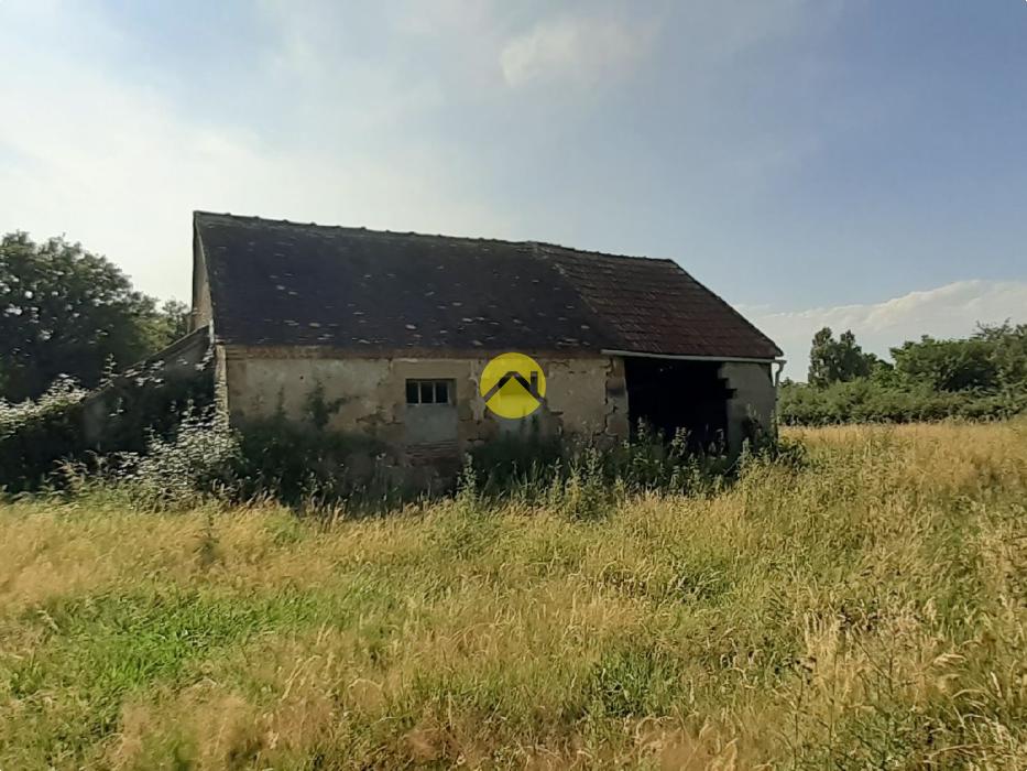 Terrain avec ancienne bâtisse