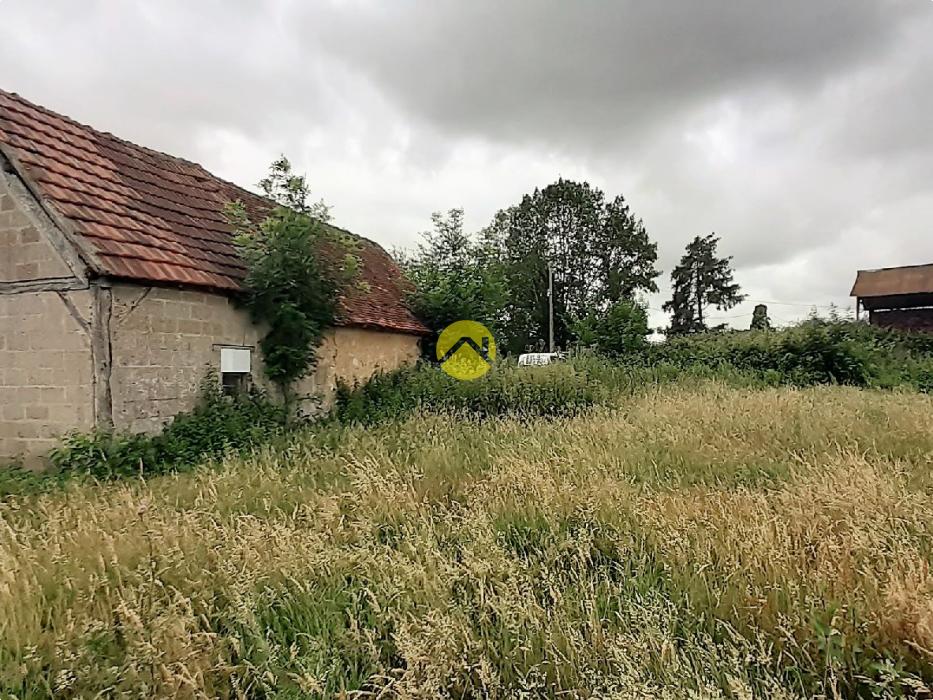 Terrain avec ancienne bâtisse