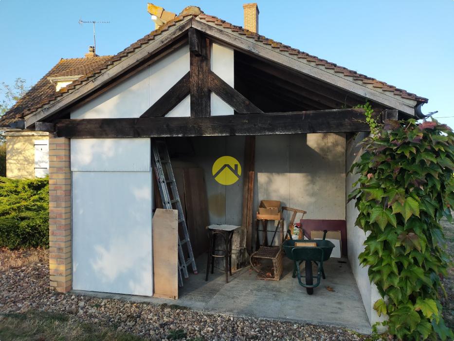 Pavillon  avec 4230 m² .