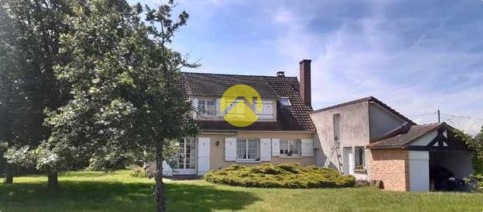 Pavillon  avec 4230 m² .