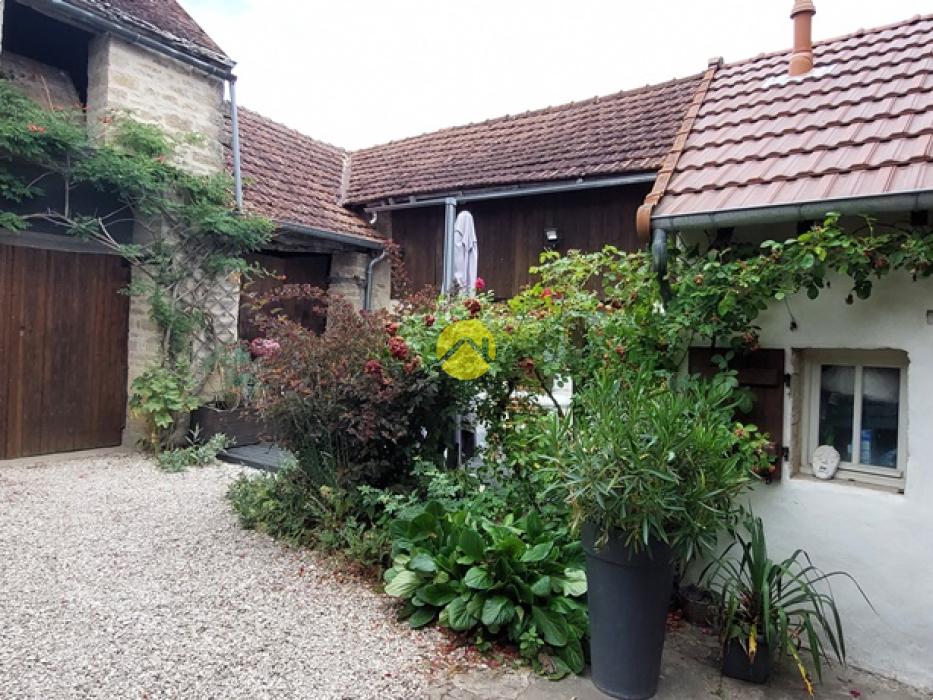 MAISON AVEC DÉPENDANCES