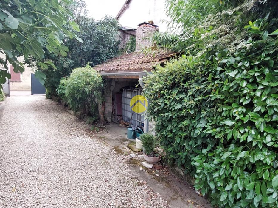 MAISON AVEC DÉPENDANCES