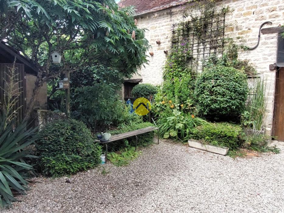 MAISON AVEC DÉPENDANCES