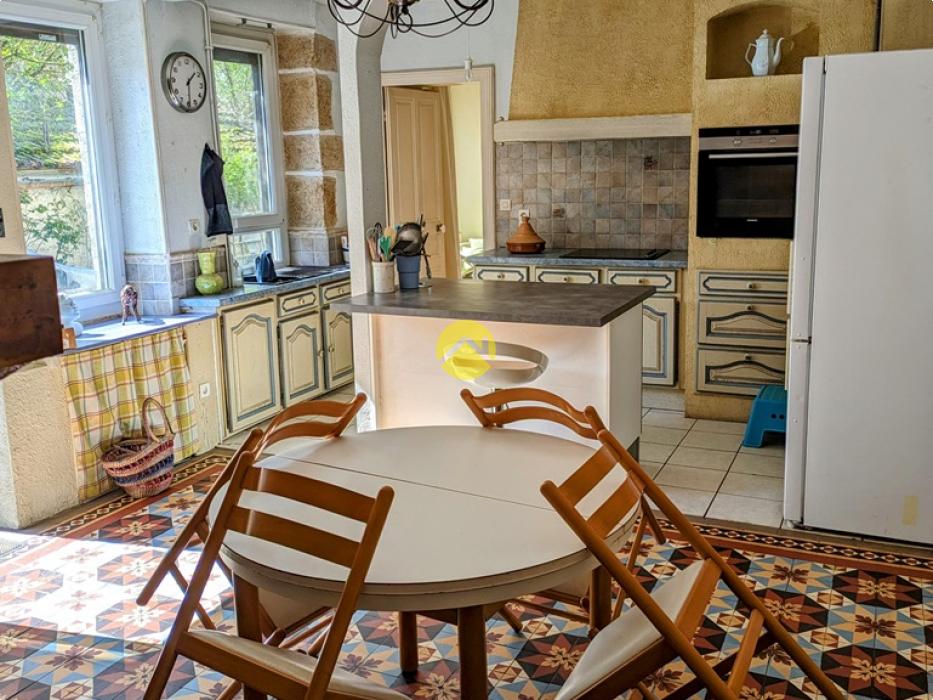 MAISON AVEC DÉPENDANCES